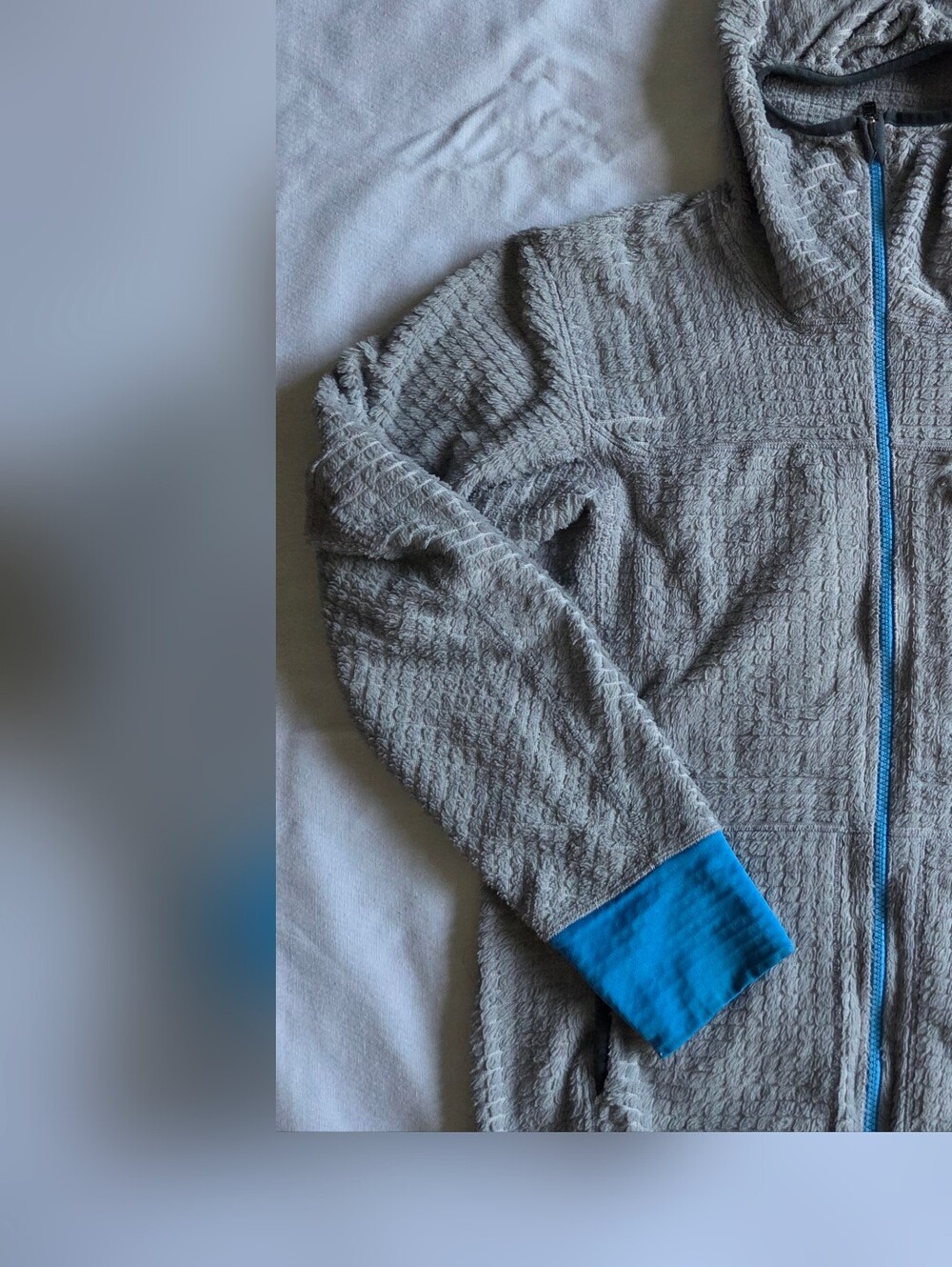 Patagonia Men’s Gray Zip-Up Fleece with Bright Blue Accents